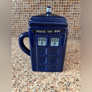 Dr Who mug with cover. No chips.